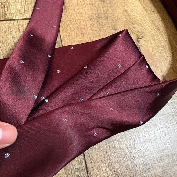Christian Dior Burgundy Tie with Subtle Dots - Picture 3 of 4